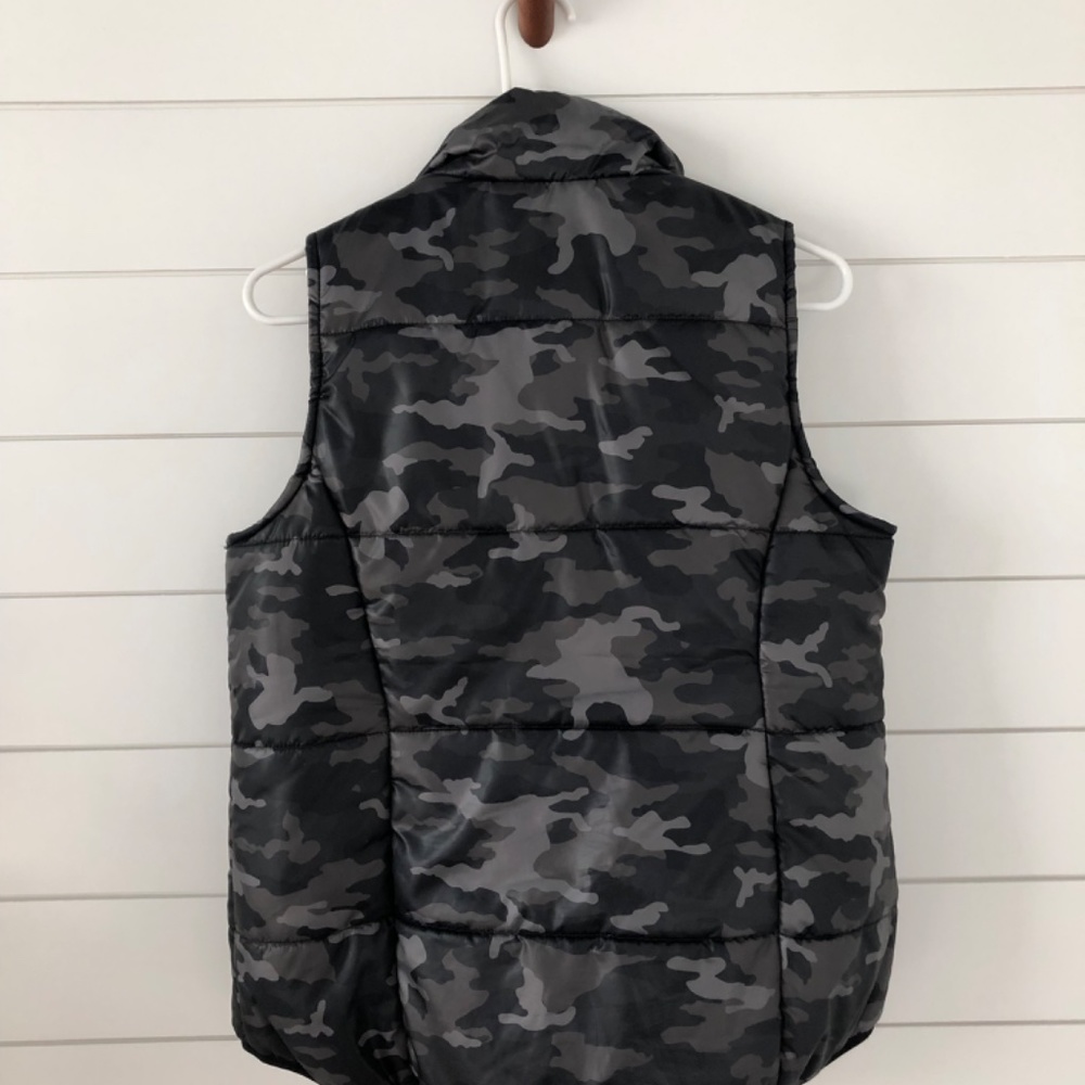 New Directions Black and Grey Camo Puffy Vest - Picture 2 of 3
